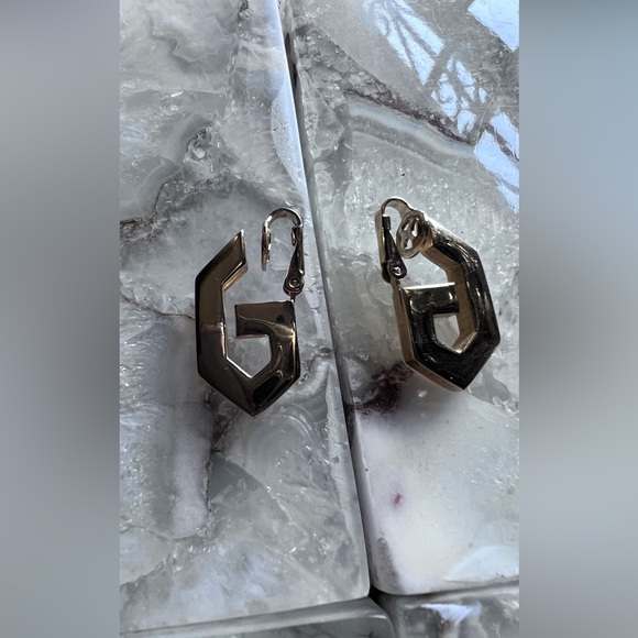 Givenchy earrings gold tone vintage initial G old money style - Picture 4 of 6